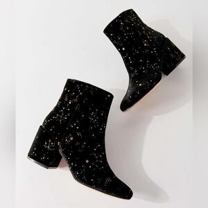 Women's Black UO Margot Velvet Zodiac Boot: Lyst